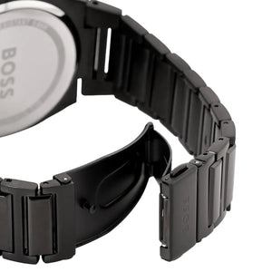 Silver-tone deployment clasp with engraved Boss logo on the bracelet of the 1514068