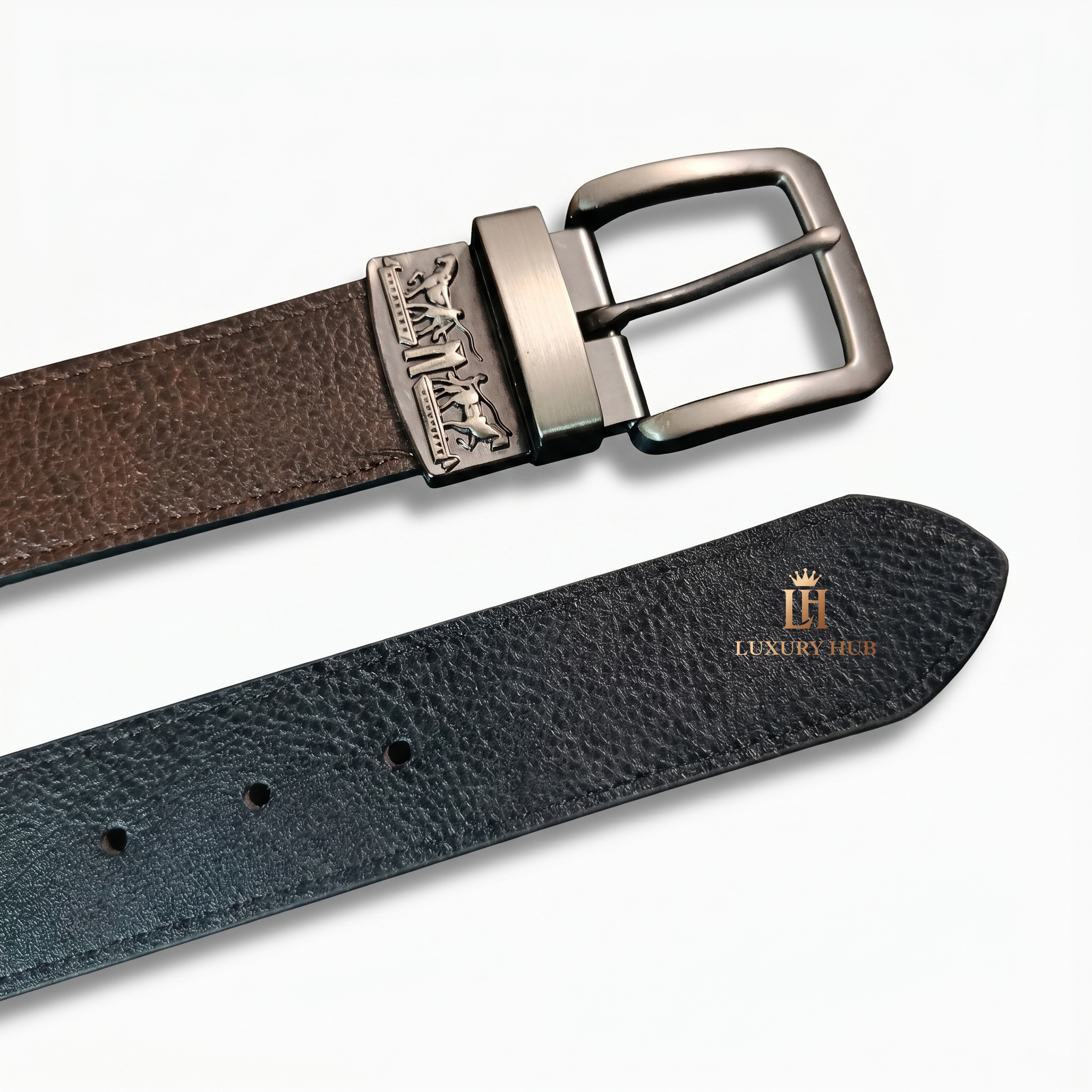 Detailed close-up of the polished silver Levi's classic pin buckle featuring precision engraved branding