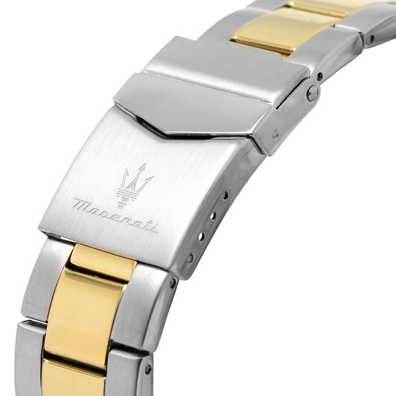 Silver stainless steel deployment clasp with engraved Maserati logo on the bracelet of the R8853100021
