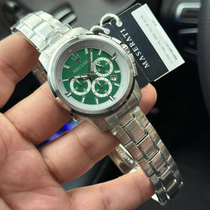 Authentic real-life photo of Maserati Successo R8873621017 showing the actual green dial reflection