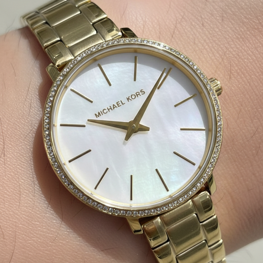 تفاصيل مينا ساعة Michael Kors MK1065 الصدف الأبيض والمؤشرات الذهبية النحيفة