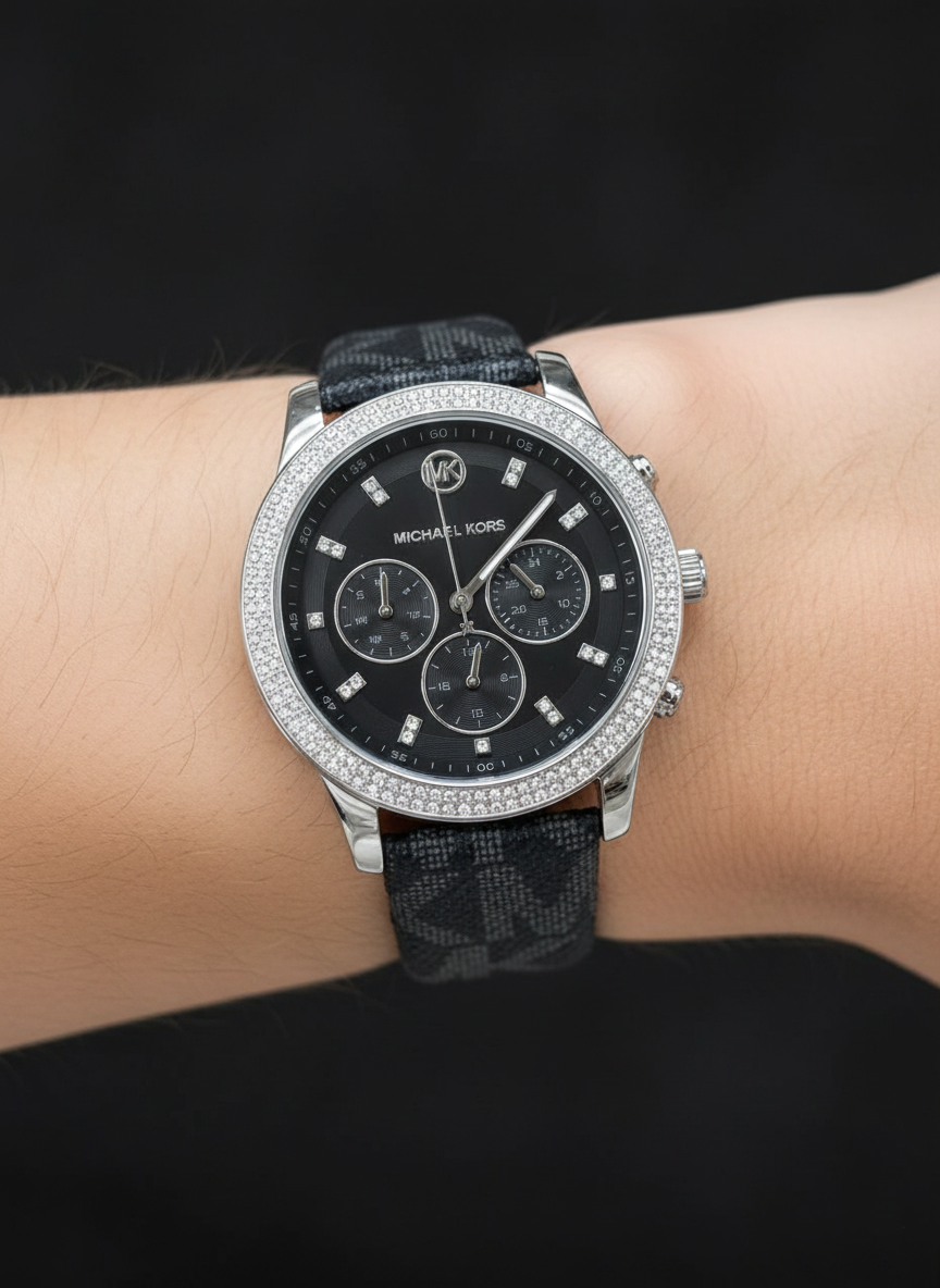 تفاصيل مينا ساعة Michael Kors MK2976 السوداء والإطار الكريستال الفضي