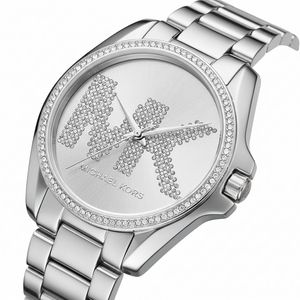 تفاصيل مينا ساعة Michael Kors MK6554 واللوجو المرصع بفصوص الكريستال اللامعة