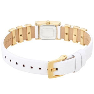 Gold-tone stainless steel buckle clasp on the white leather strap of MK4899