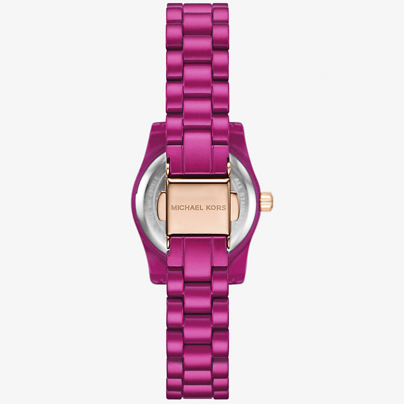 Photo of the fuchsia stainless steel deployment buckle on the Michael Kors MK4915LE