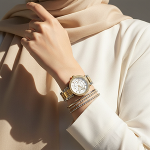 ساعة مايكل كورس MK6055 باركر تو-تون فخمة بالكريستال على معصم محجبة