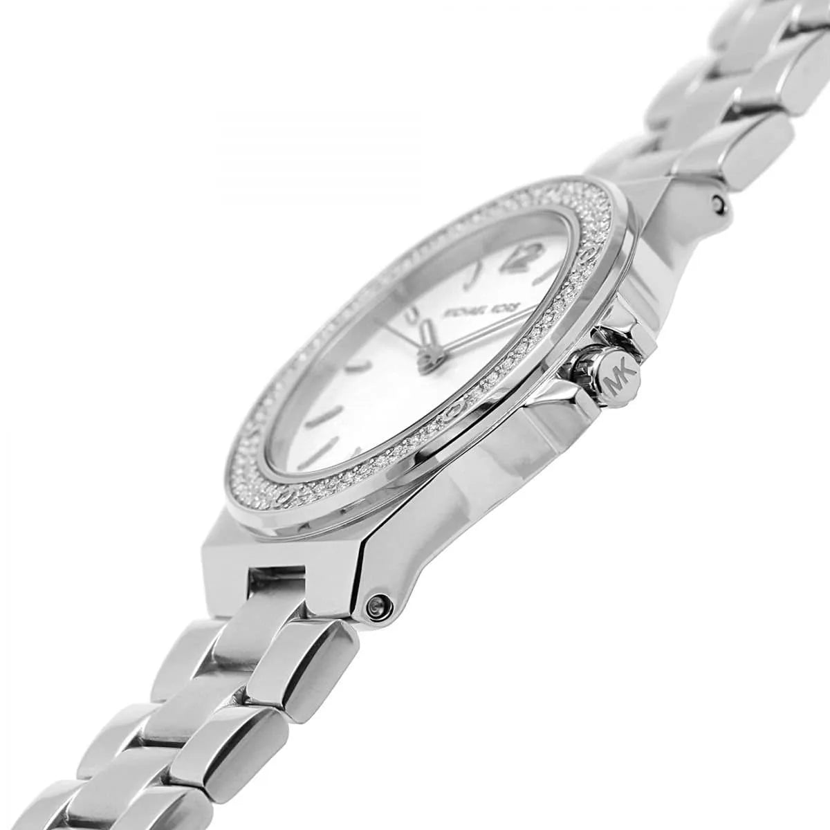 زاوية تصوير احترافية لساعة Michael Kors MK7280 توضح انعكاس الضوء على الكريستال