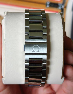 Omega Seamaster Aqua Terra 150M >15,000 Gauss 231.10.42.21.01.002 men's automatic watch – stainless steel bracelet clasp view