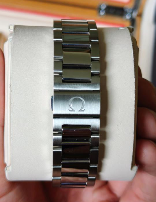 Omega Seamaster Aqua Terra 150M >15,000 Gauss 231.10.42.21.01.002 men's automatic watch – stainless steel bracelet clasp view