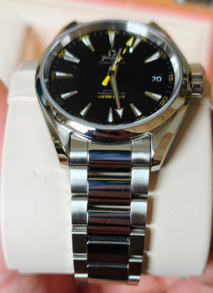 Omega Seamaster Aqua Terra 150M >15,000 Gauss 231.10.42.21.01.002 men's automatic watch, black dial with yellow accents – dial view in box