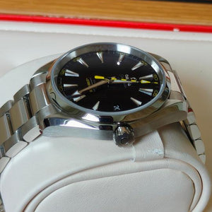 Omega Seamaster Aqua Terra 150M >15,000 Gauss 231.10.42.21.01.002 men's automatic watch, 41.5mm stainless steel – side view in box