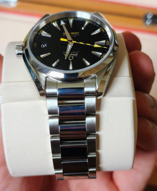 Omega Seamaster Aqua Terra 150M >15,000 Gauss 231.10.42.21.01.002 men's automatic watch – stainless steel bracelet view in box