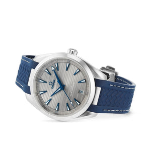 Omega Seamaster Aqua Terra 150M 220.12.41.21.06.001 men's automatic watch, 41mm stainless steel case, grey dial, blue rubber strap – angle view
