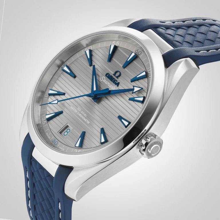 Omega Seamaster Aqua Terra 150M 220.12.41.21.06.001 men's automatic watch, 41mm stainless steel case, grey dial, blue rubber strap – dial angle close-up