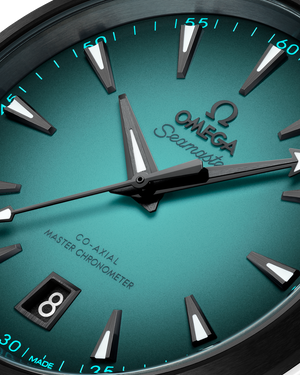 Omega Seamaster Aqua Terra 150M 220.32.41.21.03.001 men's automatic watch – turquoise dial close-up with date window
