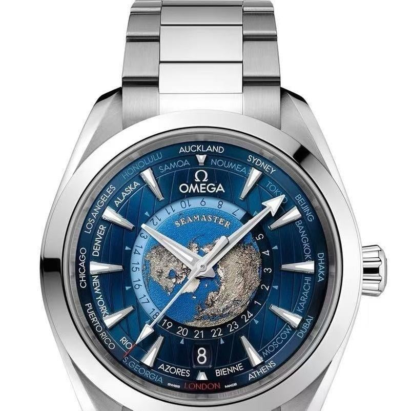 Omega Seamaster Aqua Terra 150M Worldtimer 220.10.43.22.03.001 men's automatic watch, 43mm stainless steel case, blue world-time dial – angle view