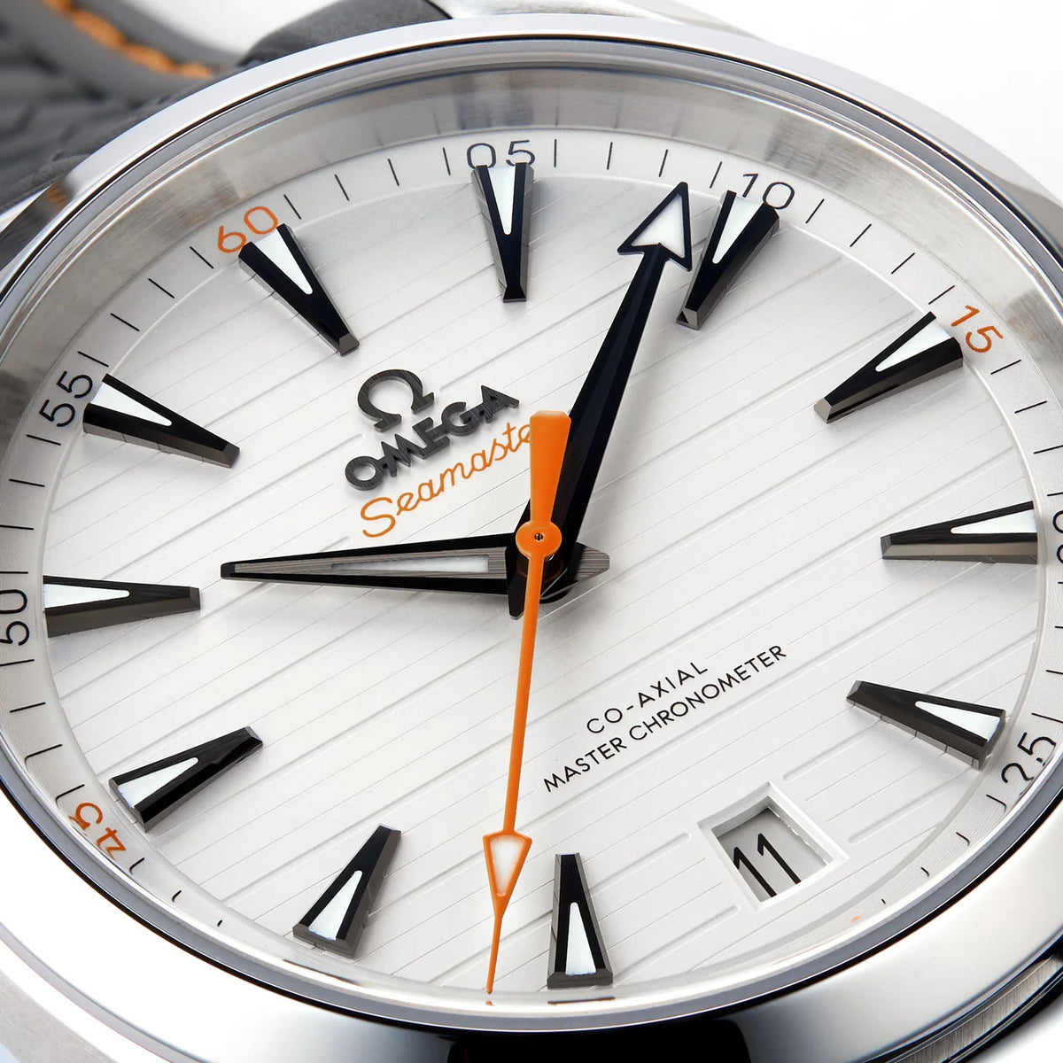 Omega Seamaster Aqua Terra men's automatic watch, 41mm stainless steel case, silver dial – dial close-up