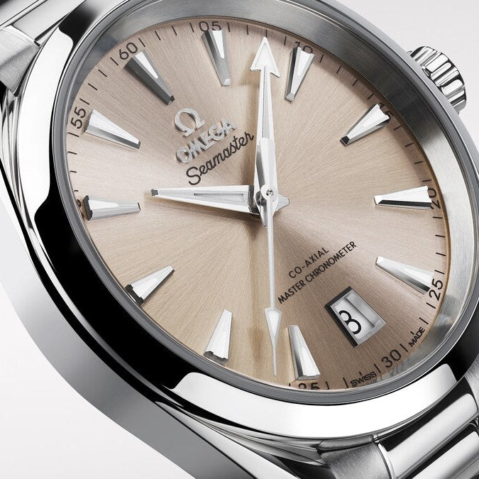 Omega Seamaster Aqua Terra Shades 220.10.38.20.09.001 automatic watch, 38mm stainless steel case, sandstone dial, steel bracelet – dial angle close-up