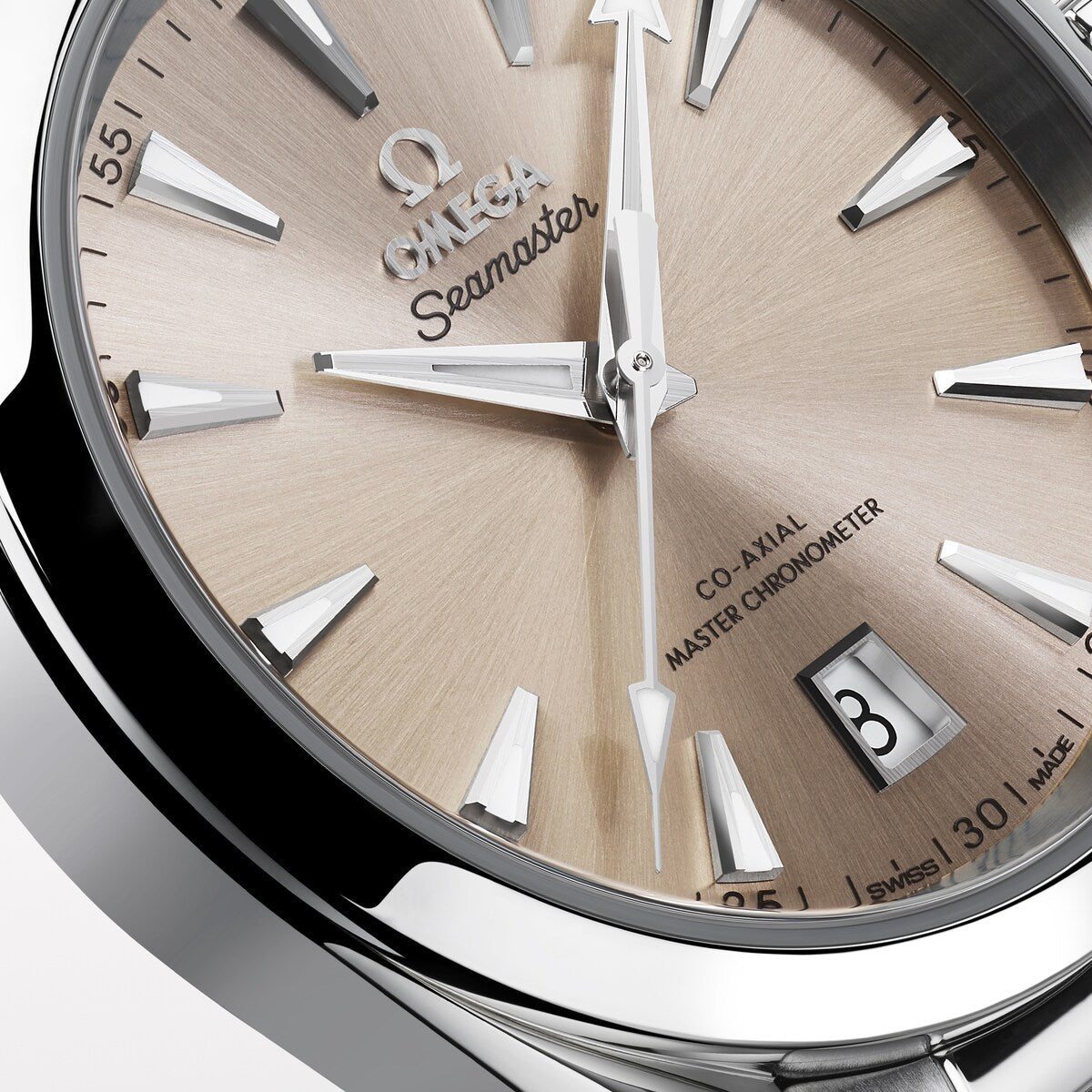 Omega Seamaster Aqua Terra Shades 220.10.38.20.09.001 automatic watch, 38mm stainless steel case, sandstone dial, steel bracelet – dial close-up