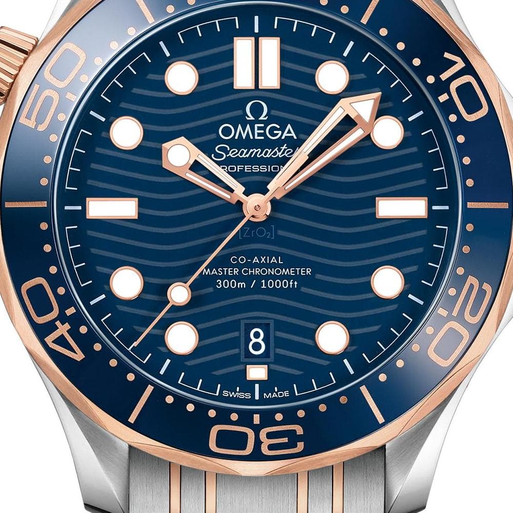 Omega Seamaster Diver 300M 210.22.42.20.03.001 men's automatic watch, 42mm steel and rose gold case, blue dial, two-tone bracelet – dial close-up