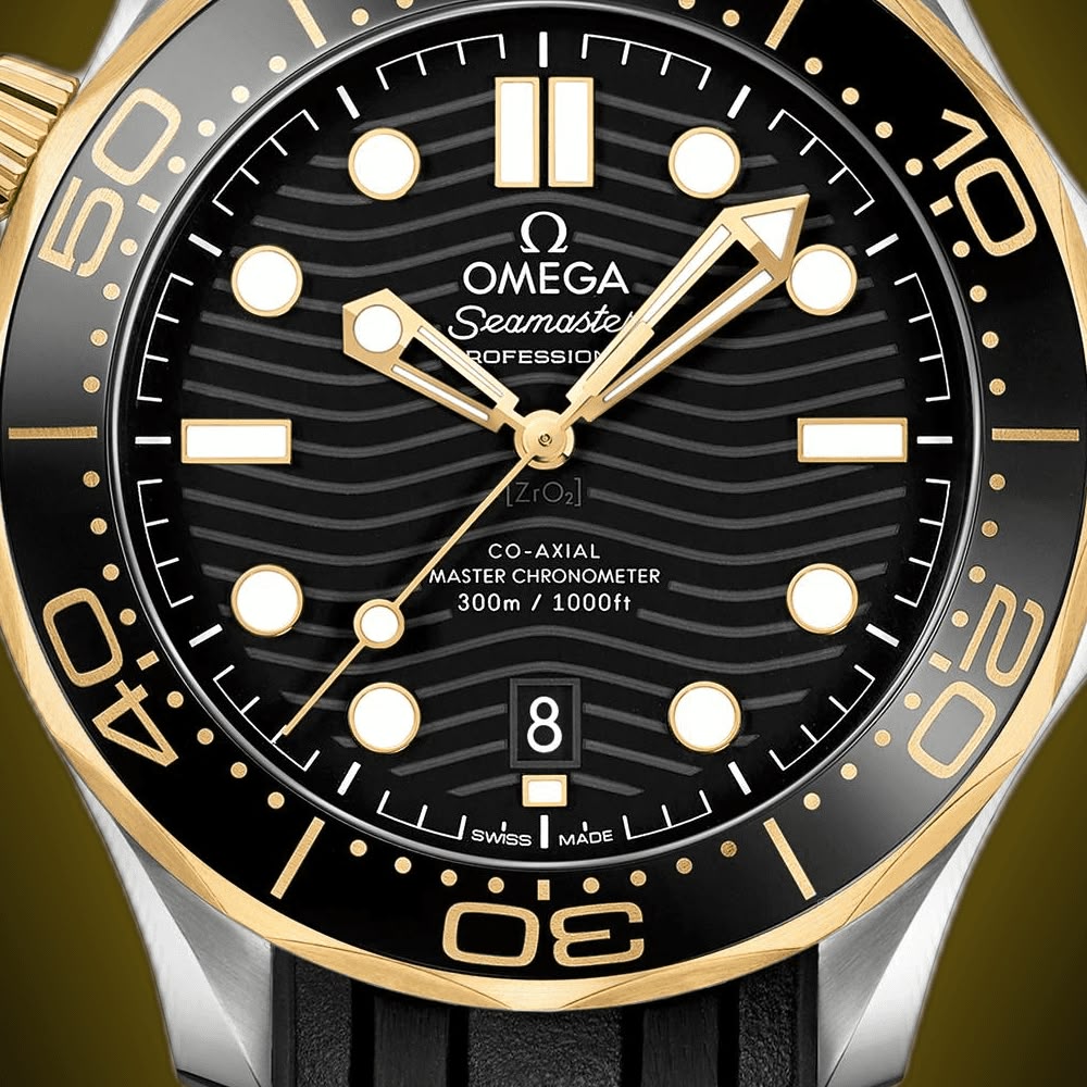 Omega Seamaster Diver 300M men's automatic watch, 42mm steel and yellow gold case, black dial, black rubber strap – dial close-up