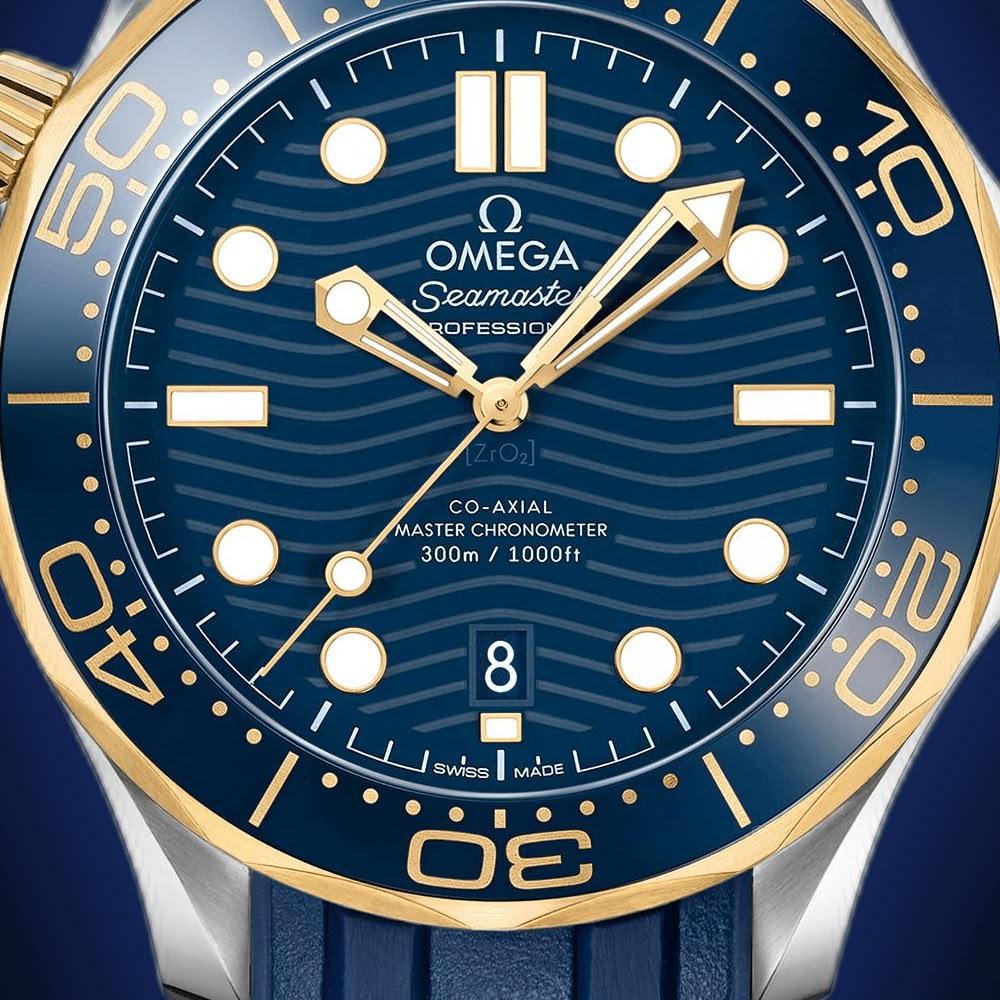Omega Seamaster Diver 300M men's automatic watch, 42mm steel and yellow gold case, blue dial, blue rubber strap – dial close-up
