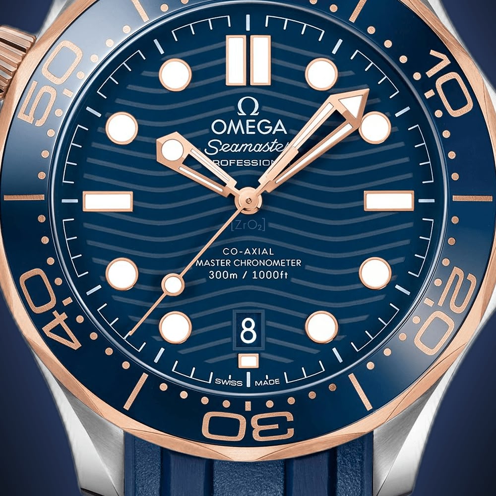 Omega Seamaster Diver 300M men's automatic watch, 42mm steel and rose gold case, blue dial, blue rubber strap – dial close-up