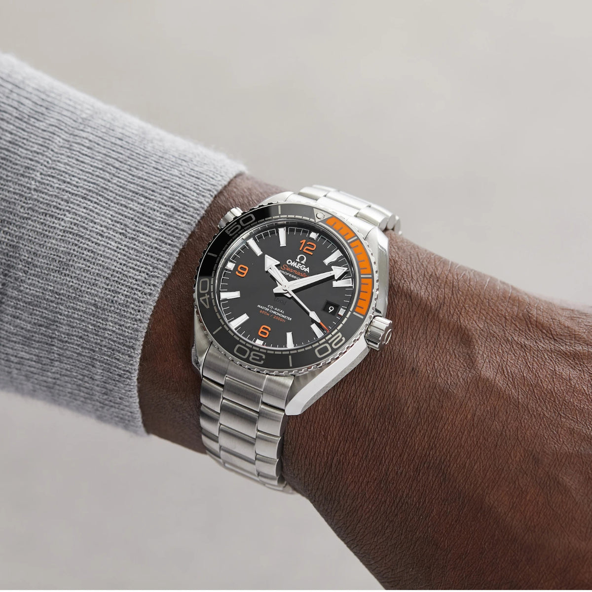 Omega Seamaster Planet Ocean 600M 215.30.44.21.01.002 men's automatic watch, 43.5mm stainless steel case, black dial, black and orange bezel, steel bracelet – on wrist view