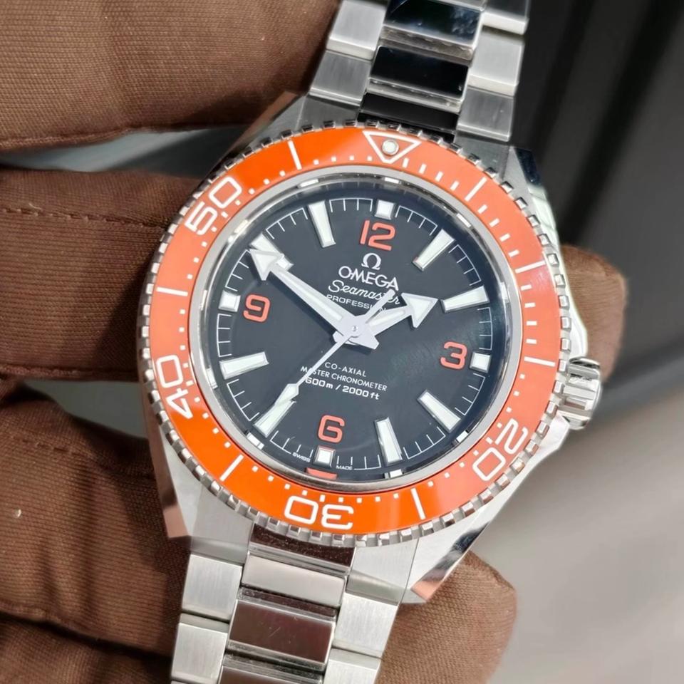 Omega Seamaster Planet Ocean 600M 217.30.42.21.01.003 men's automatic watch, black dial, orange ceramic bezel – hand-held angle view