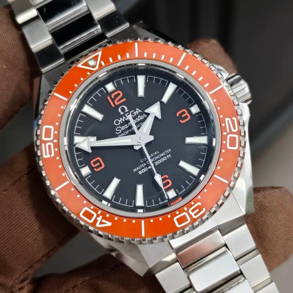 Omega Seamaster Planet Ocean 600M 217.30.42.21.01.003 men's automatic watch, black dial, orange ceramic bezel – hand-held front view