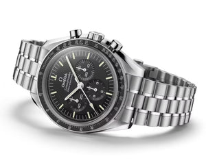 Omega Speedmaster Professional Moonwatch men's chronograph watch, 42mm stainless steel case, black dial, steel bracelet – side angle view