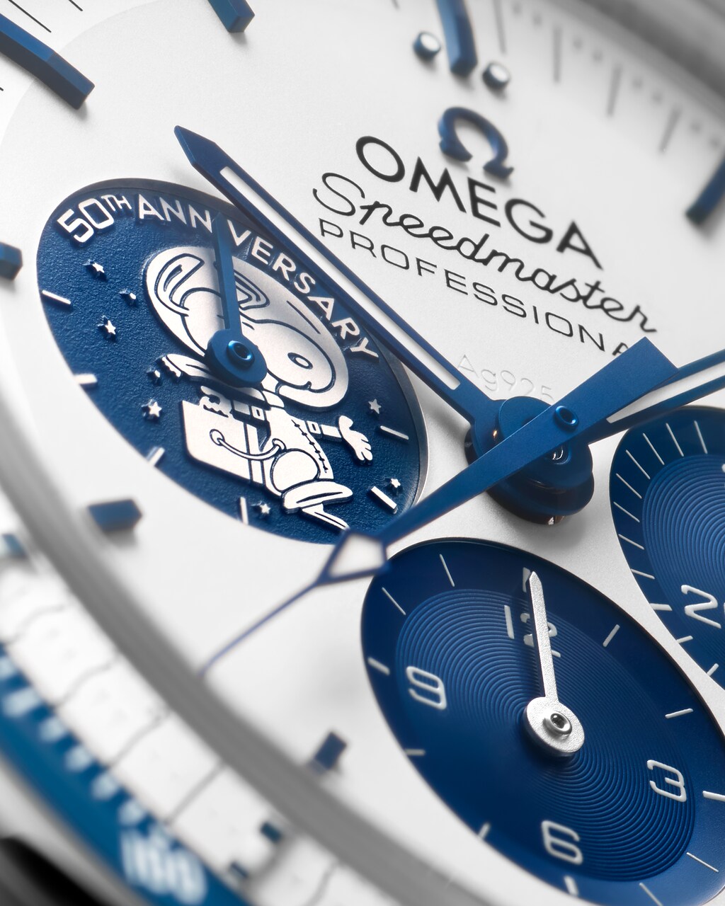 Omega Speedmaster Silver Snoopy Award men's chronograph watch, 42mm stainless steel case, silver dial with blue subdials – dial close-up