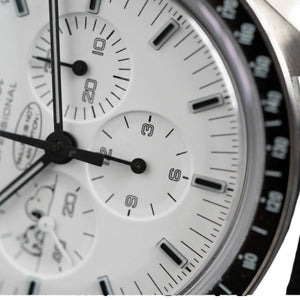 Omega Speedmaster Snoopy Award men's chronograph watch, 42mm stainless steel case, white dial with black subdials, black fabric strap – dial close-up