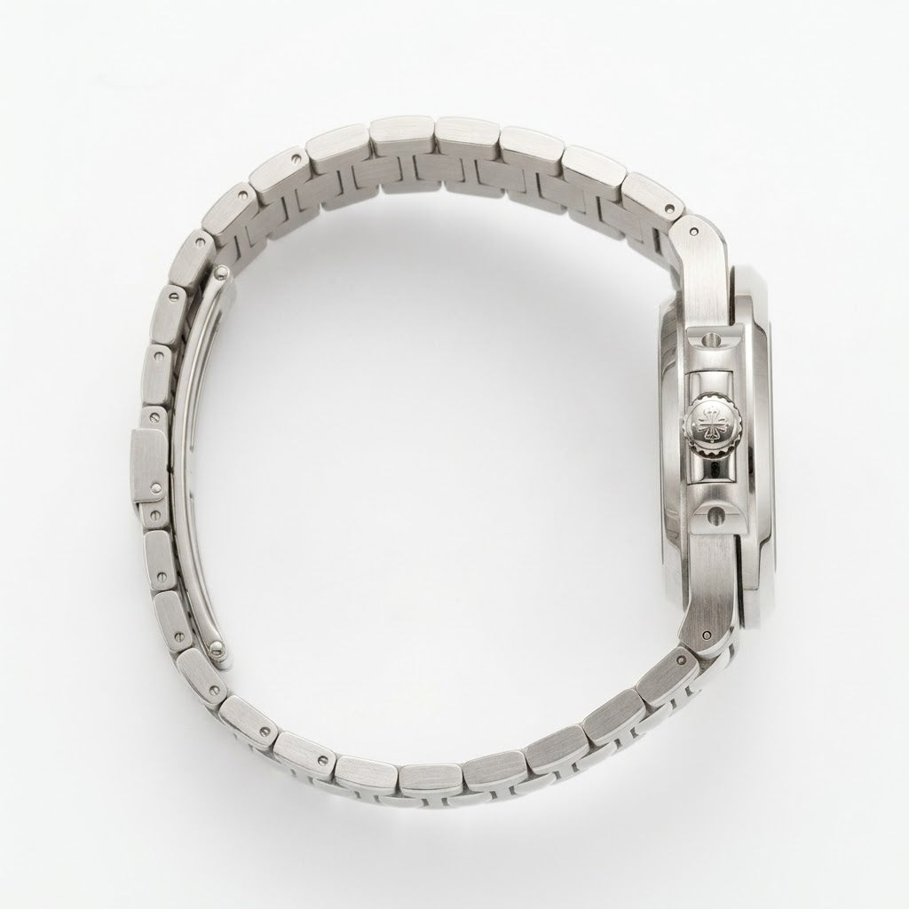 Patek Philippe Nautilus 40mm men's automatic watch – detail view 7