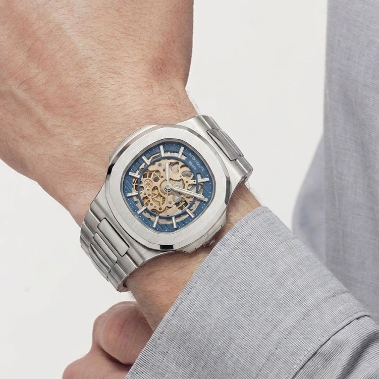 Patek Philippe Nautilus 40mm Men's Automatic Watch – detail view 4