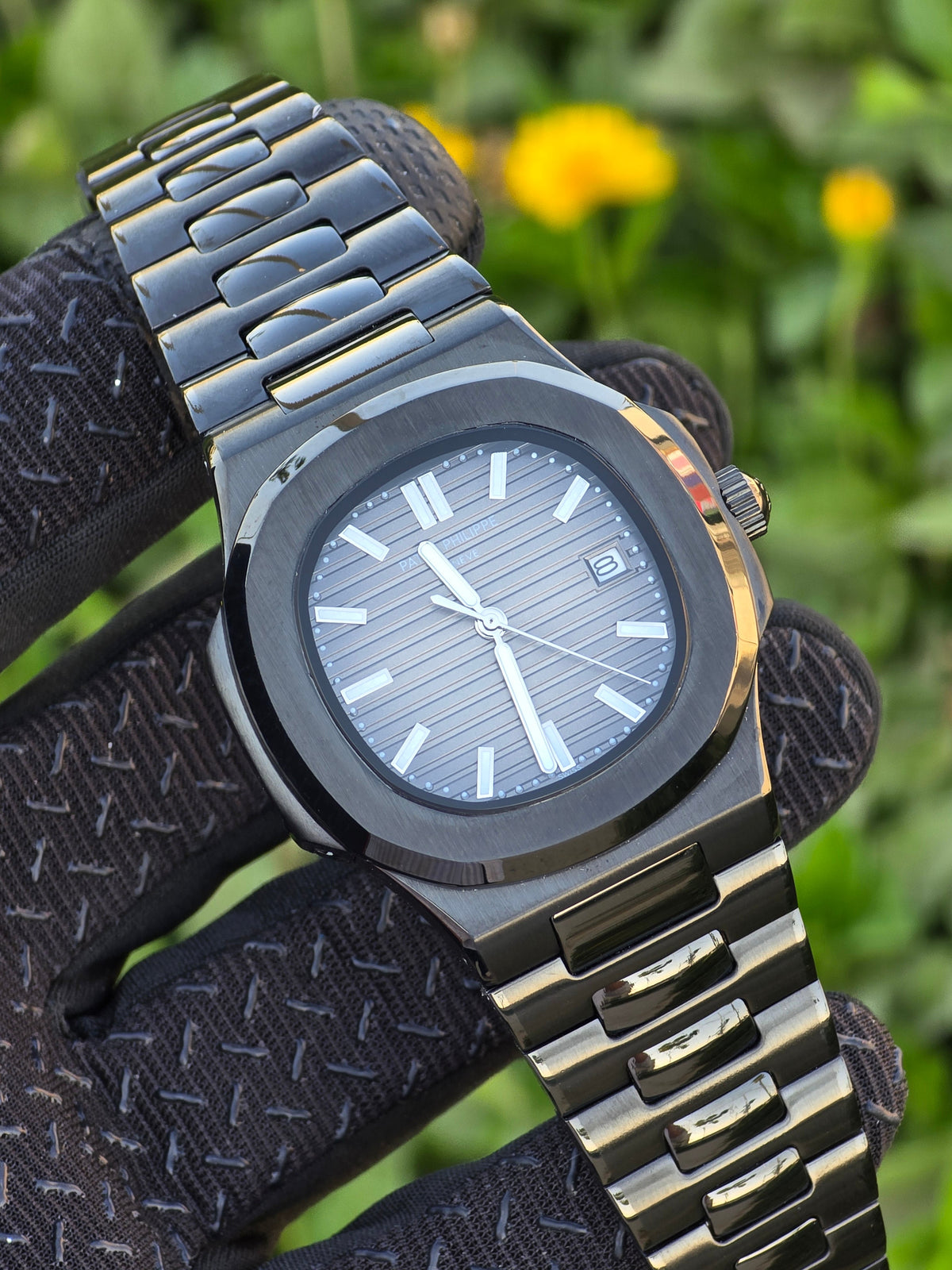 Patek Philippe Nautilus 40mm Men's Automatic Watch – detail view 2