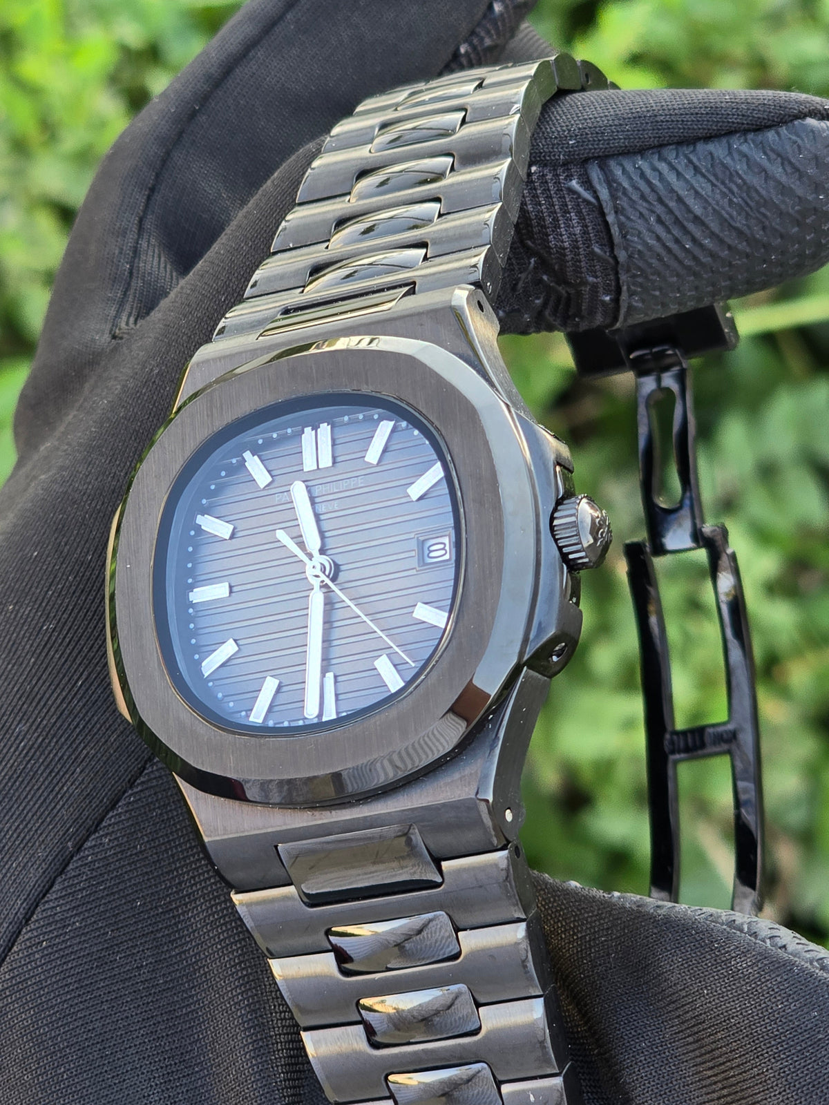 Patek Philippe Nautilus 40mm Men's Automatic Watch – detail view 3