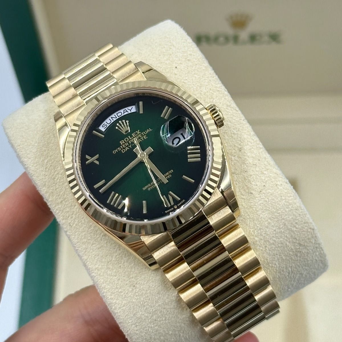 Rolex Day-Date men's mirror watch, green ombré dial – view 10