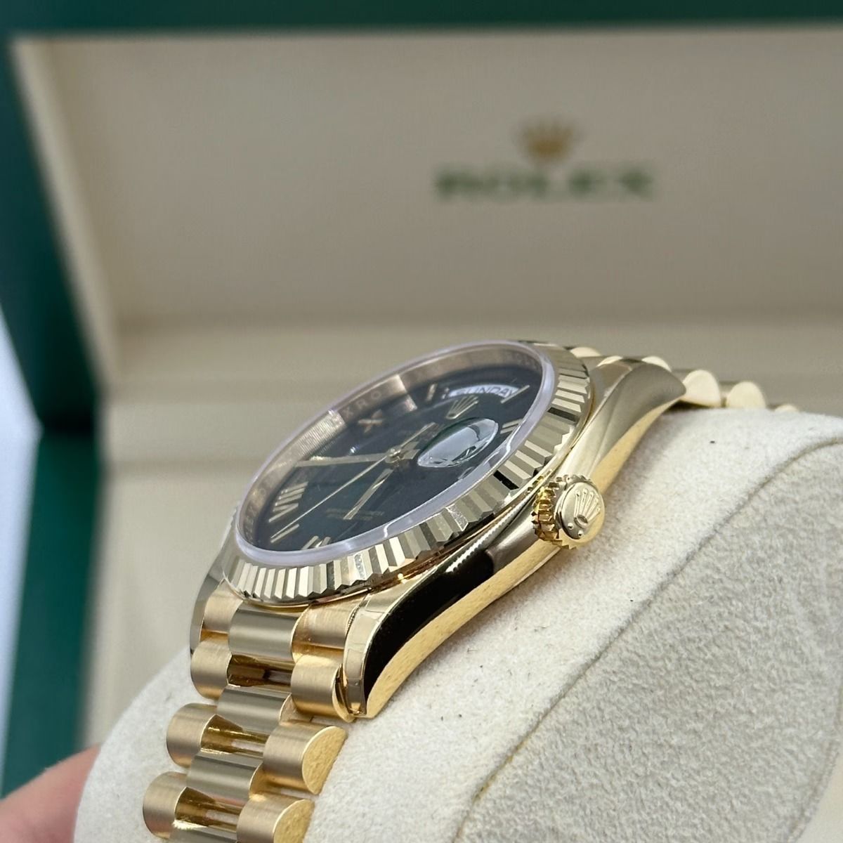 Rolex Day-Date men's mirror watch, green ombré dial – view 11