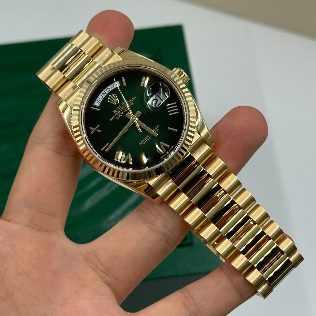 Rolex Day-Date men's mirror watch, green ombré dial – view 13