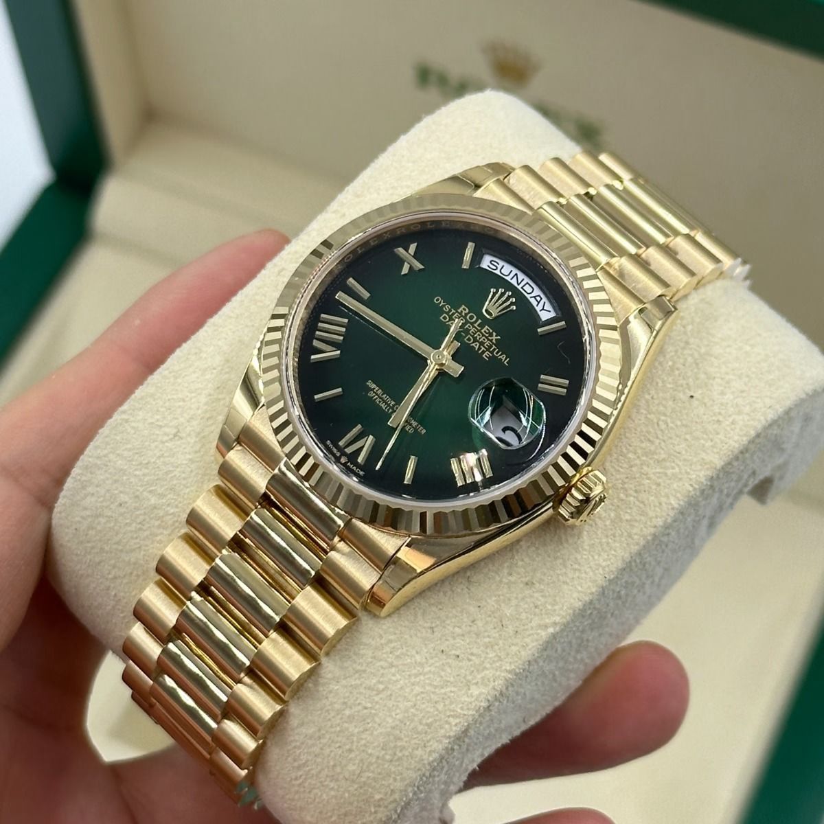 Rolex Day-Date men's mirror watch, green ombré dial – view 4