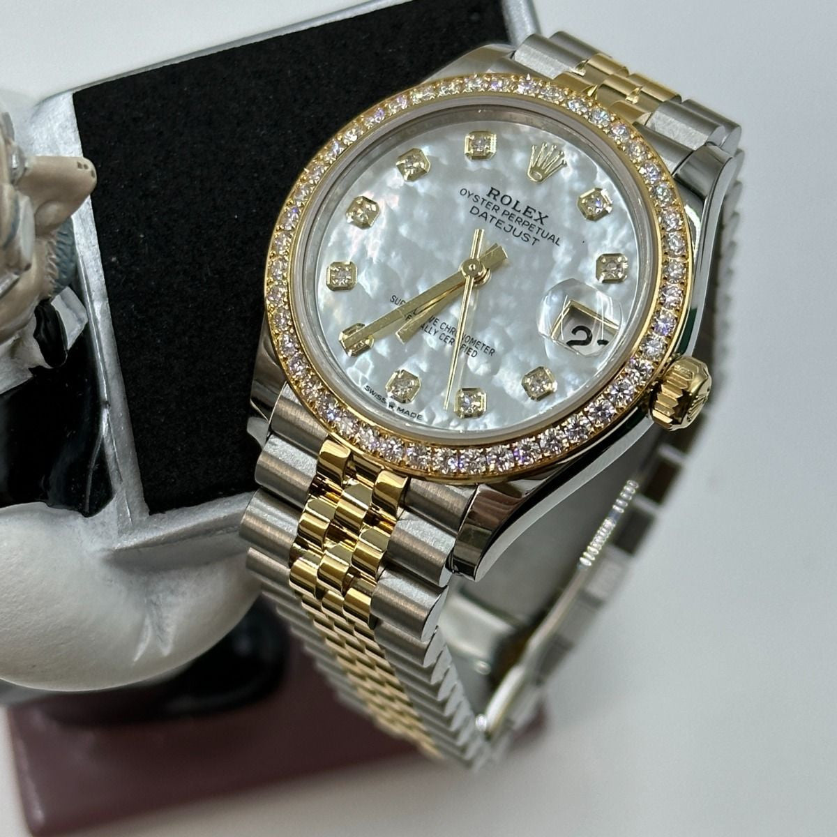 Rolex Datejust 31mm women's mirror watch, white mother-of-pearl stone-set dial – view 3