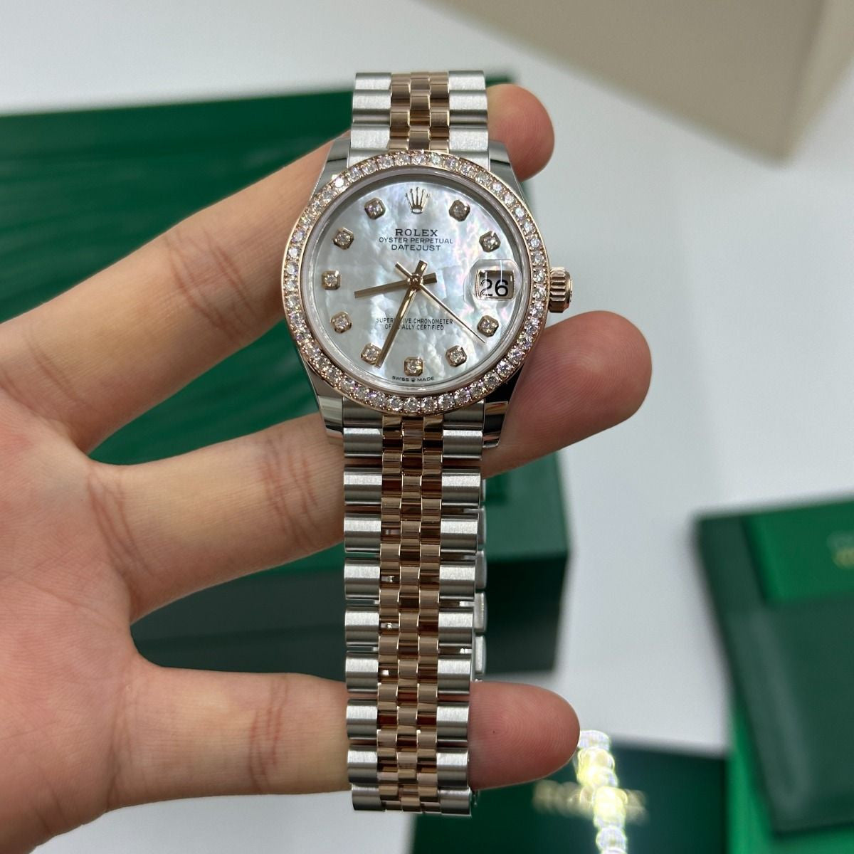 Rolex Datejust 31mm women's mirror watch, white mother-of-pearl stone-set dial – view 2