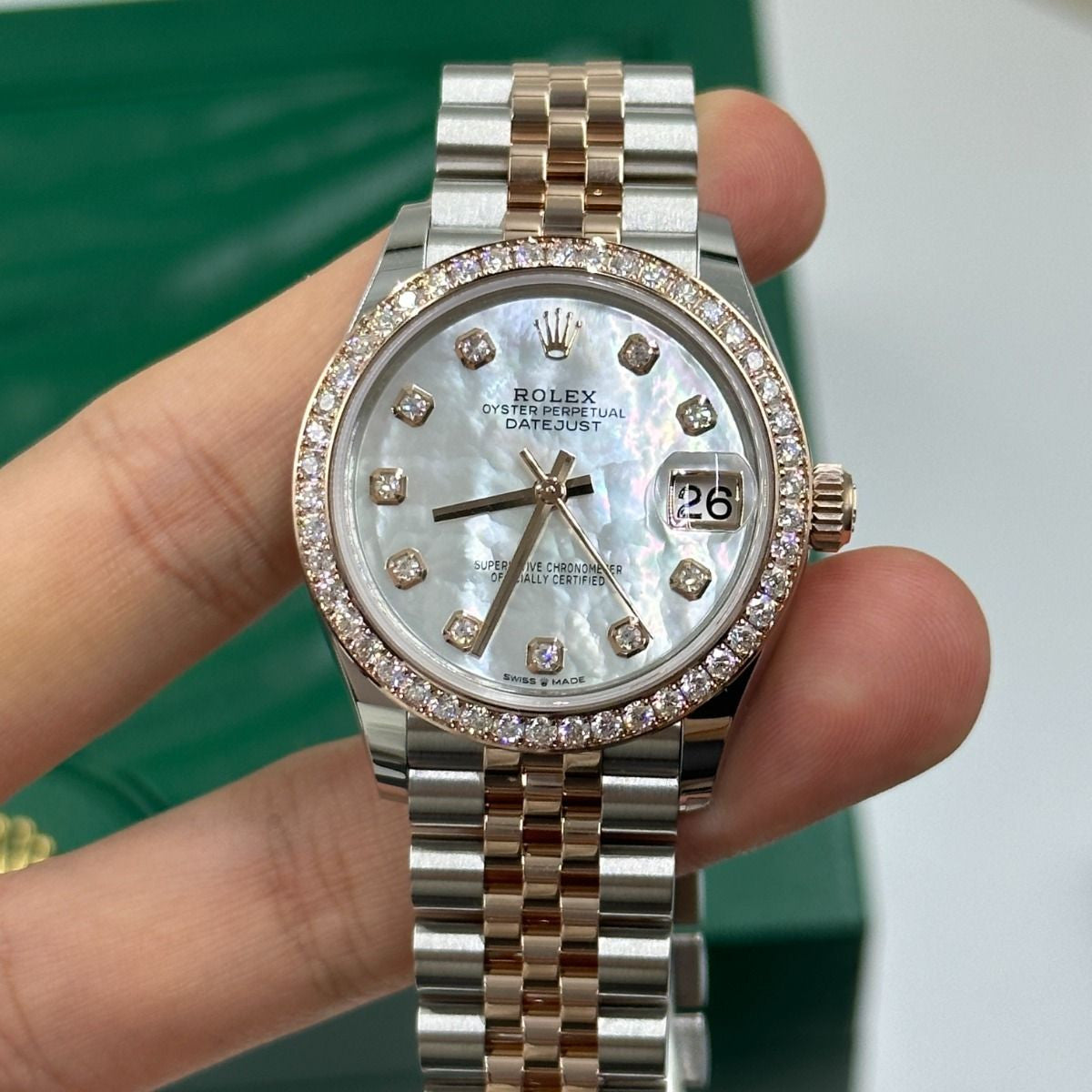 Rolex Datejust 31mm women's mirror watch, white mother-of-pearl stone-set dial – view 3