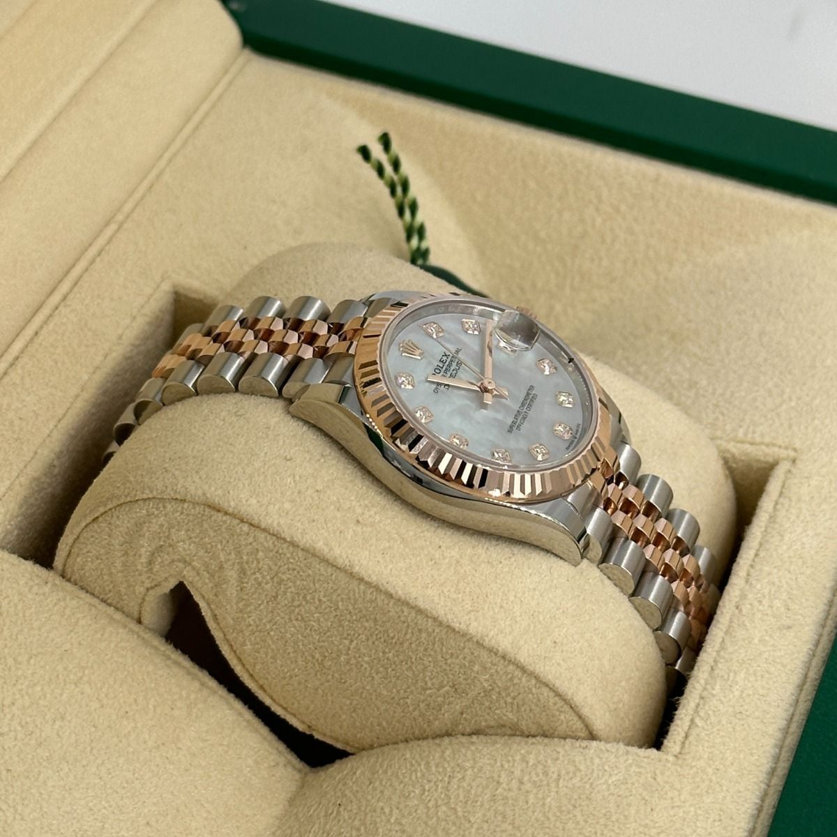 Rolex Datejust 31mm women's mirror watch, white mother-of-pearl stone-set dial – view 3