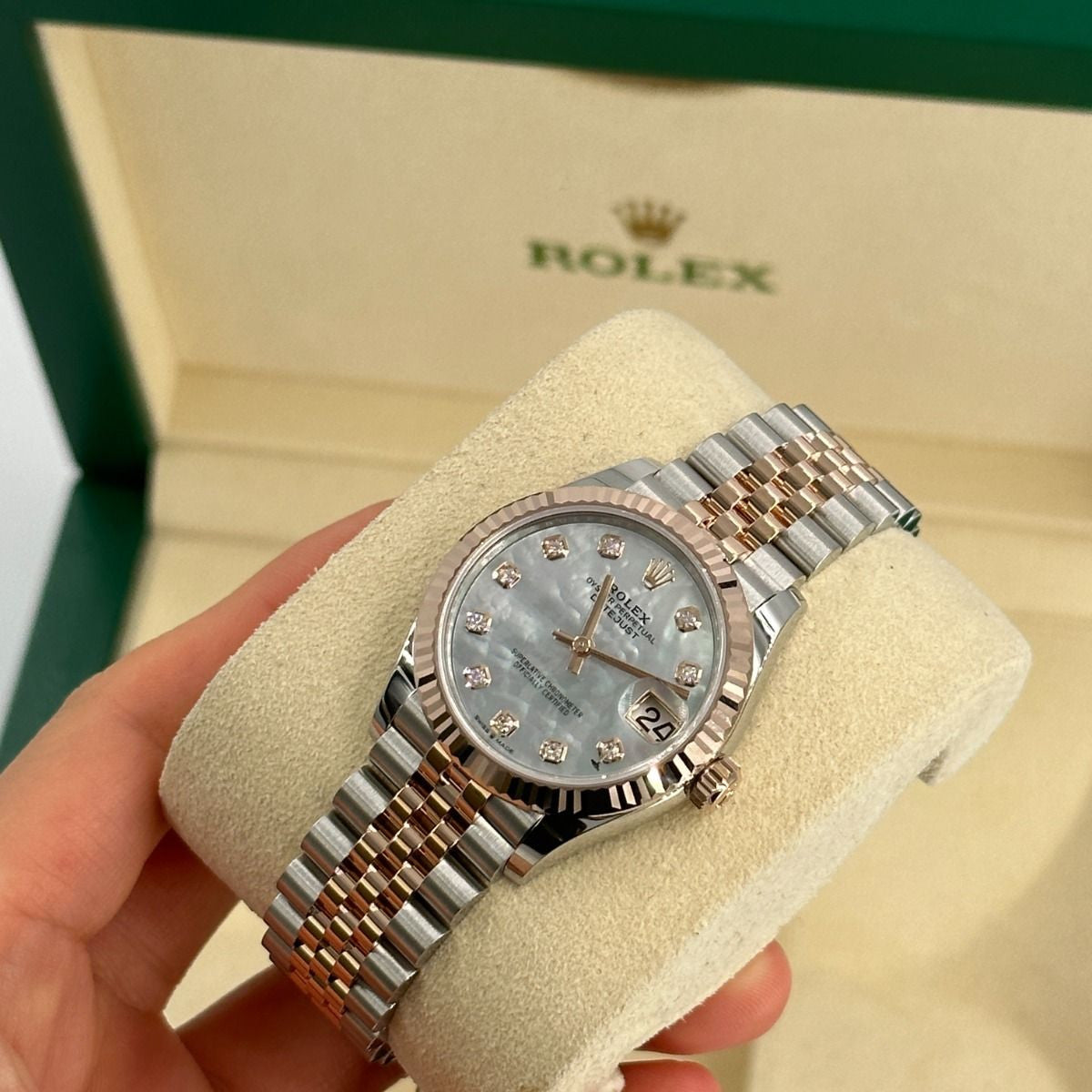 Rolex Datejust 31mm women's mirror watch, white mother-of-pearl stone-set dial – view 4