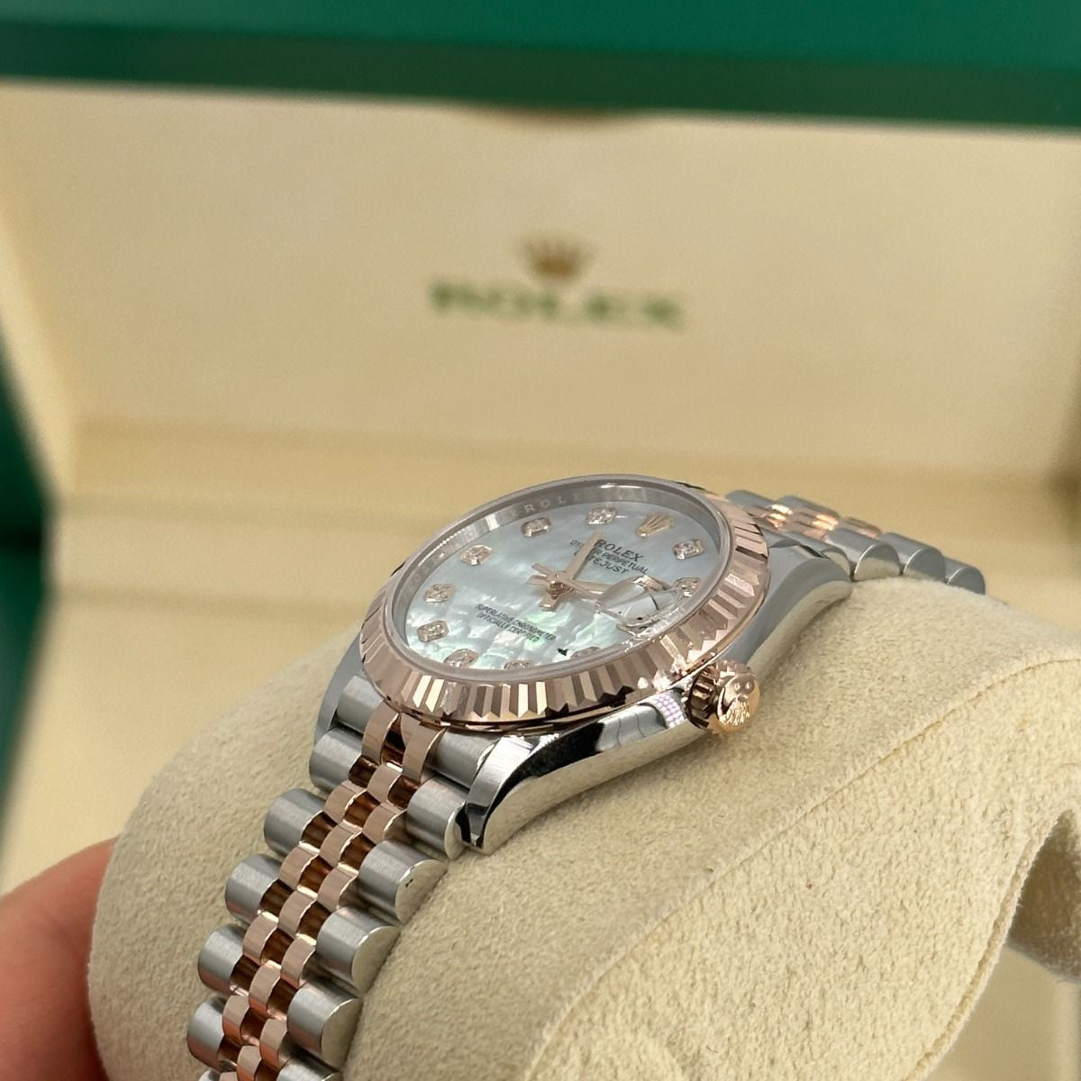 Rolex Datejust 31mm women's mirror watch, white mother-of-pearl stone-set dial – view 5