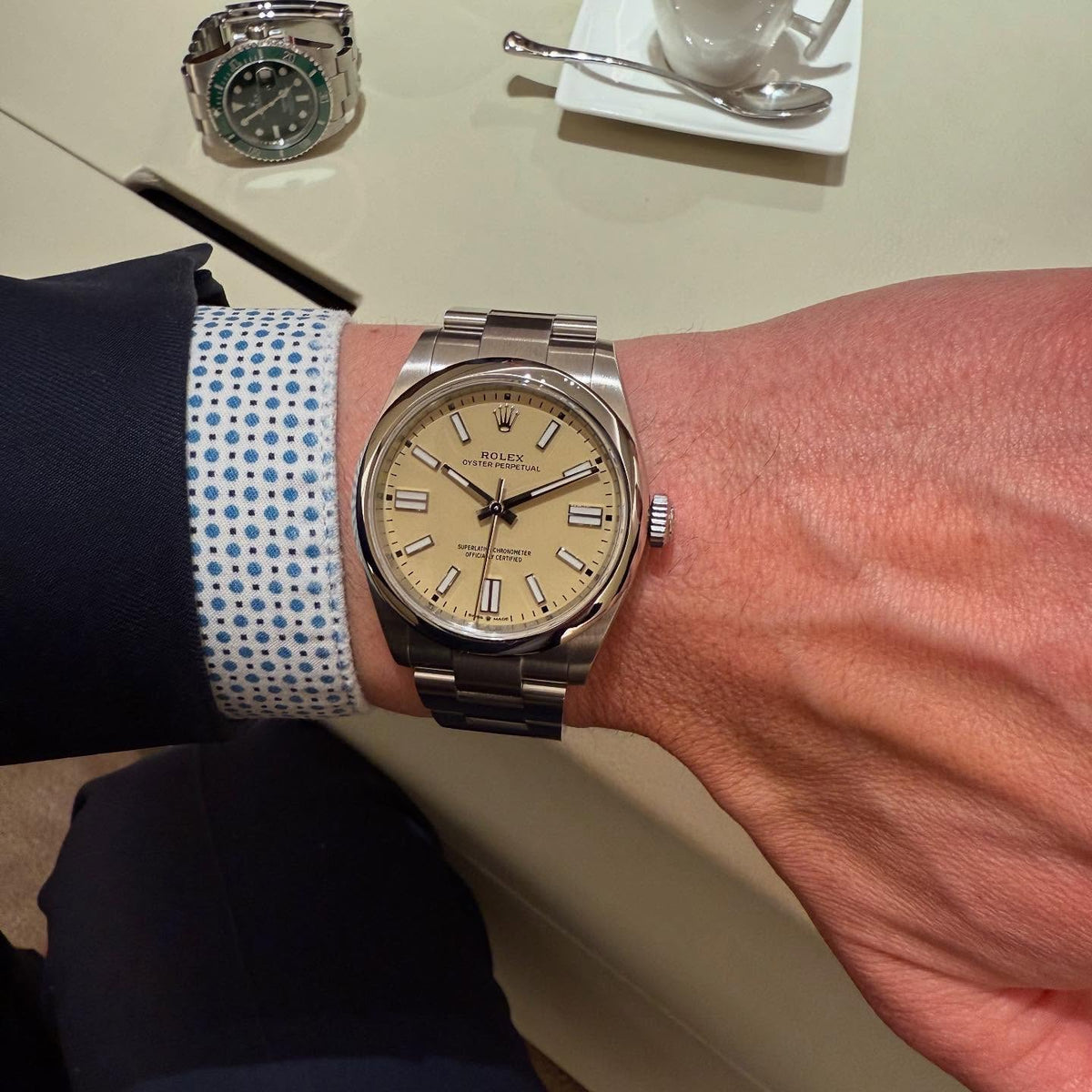 Rolex Oyster Perpetual men's mirror watch, beige dial – view 2