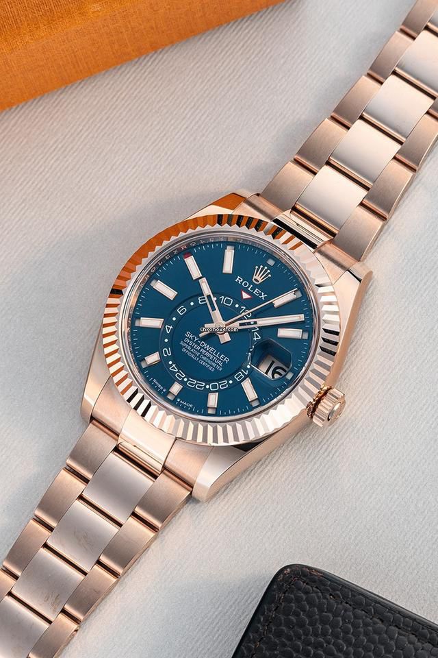 Rolex Sky-Dweller men's mirror watch, blue dial – view 3