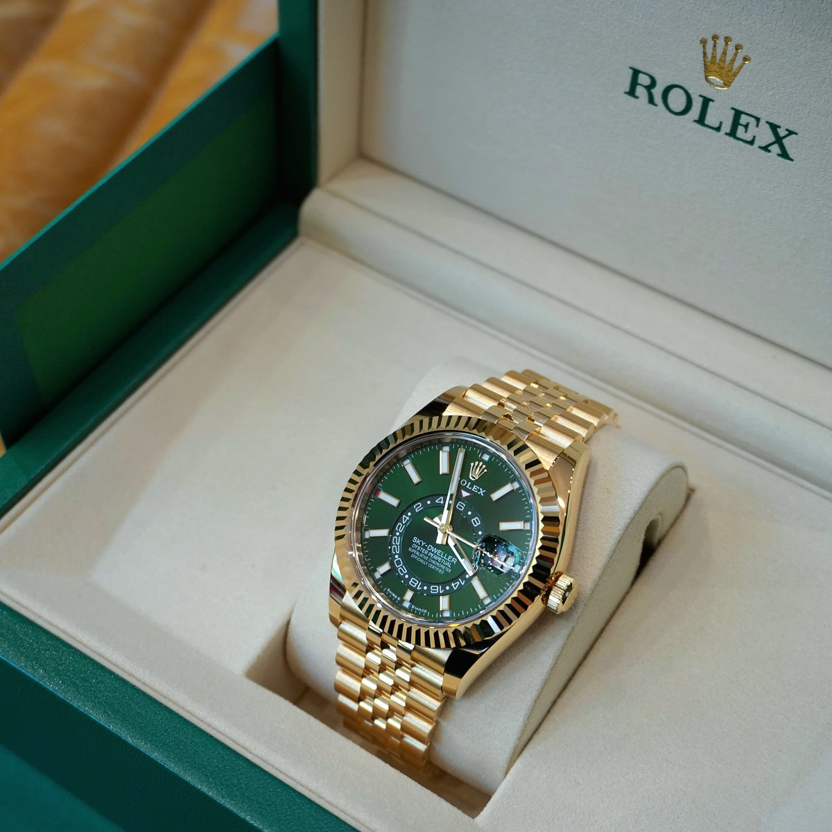 Rolex Sky-Dweller men's mirror watch, green dial – view 4